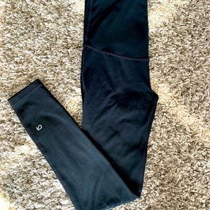 Like New gap fit maternity blackout leggings sz XS